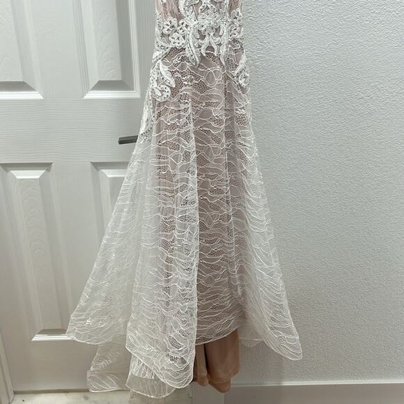 GB V-Neck Lace-Up Back Embroidered Lace Mermaid Gown Size 11 - Picture 10 of 11